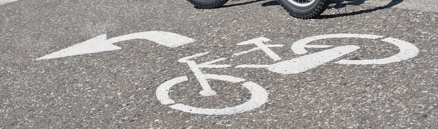 Cómo señalizar las maniobras en la bici